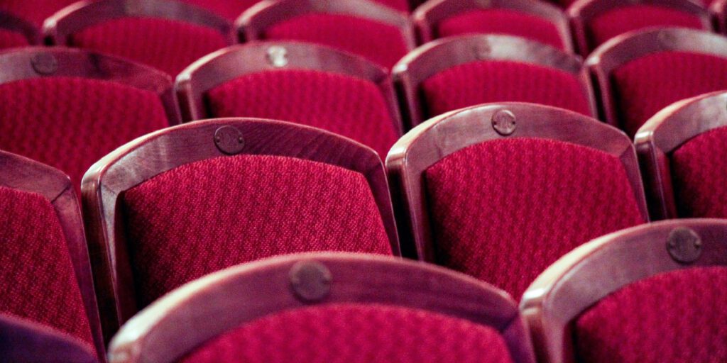 theatre-4783908_1920